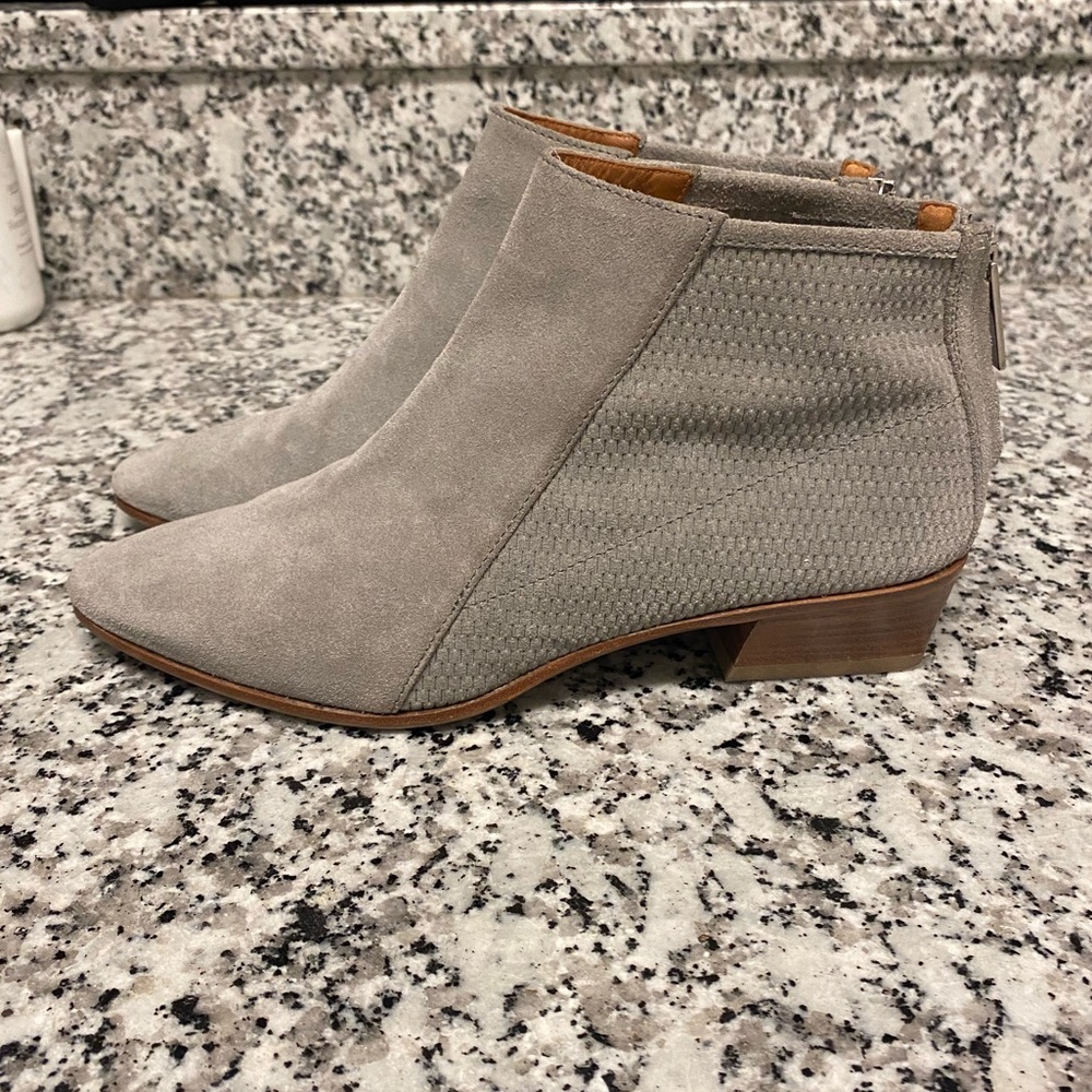 Aquatalia gray waterproof suede ankle boots sz 7.5